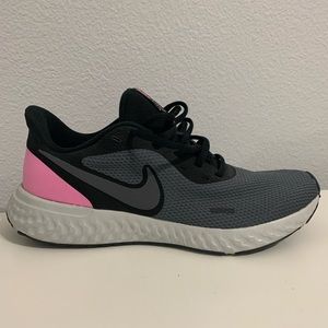 NIKE Women’s Revolution 5 Running Shoes | Size: 11 | Color: Black/Pink